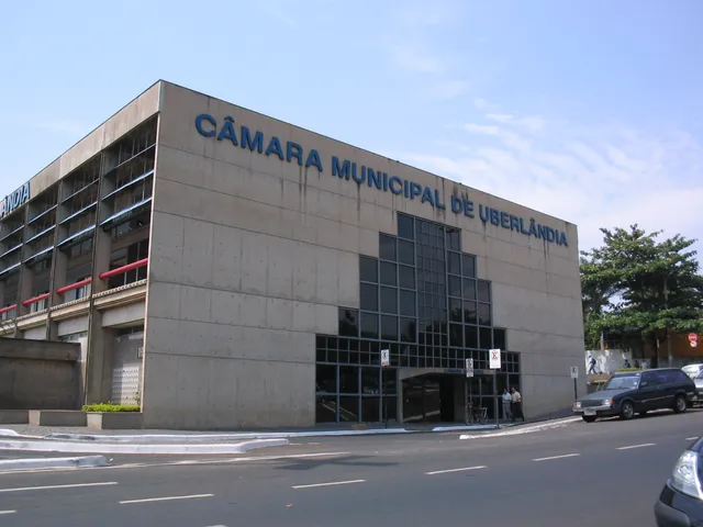STF derruba lei municipal que proíbe vacinação compulsória contra Covid