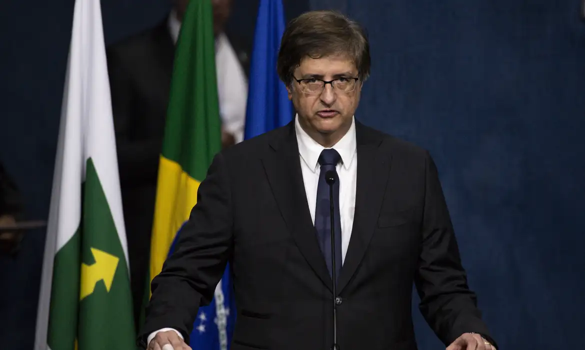 STF deve julgar Bolsonaro sobre golpe em 2025 para evitar calendário eleitoral de 2026