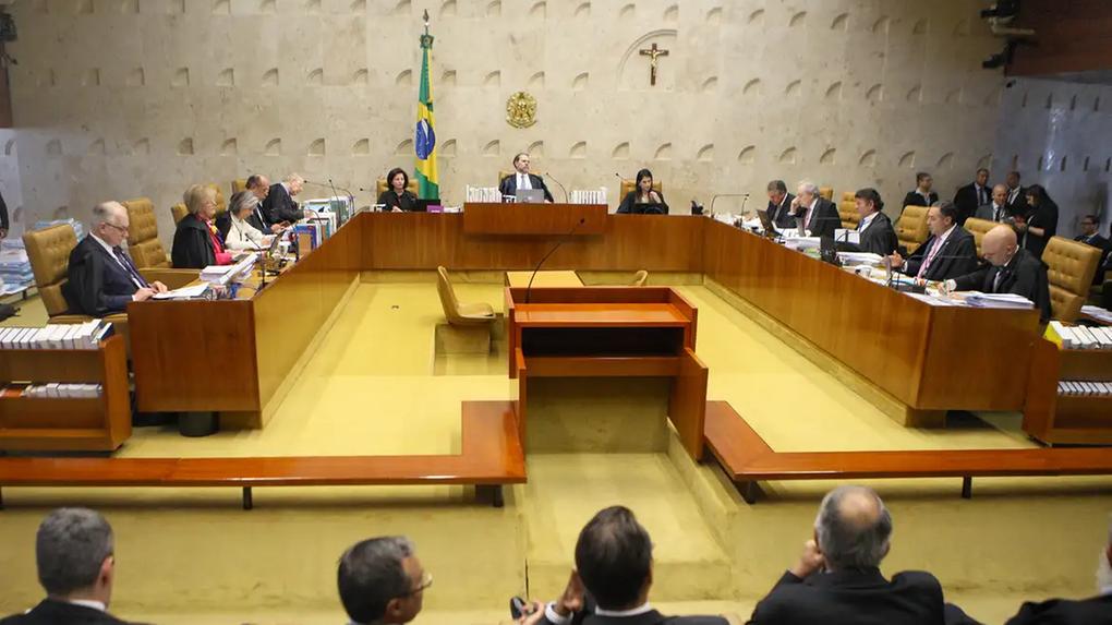 STF tem voto de maioria para manter uso de símbolos religiosos em órgãos públicos - PontoPoder