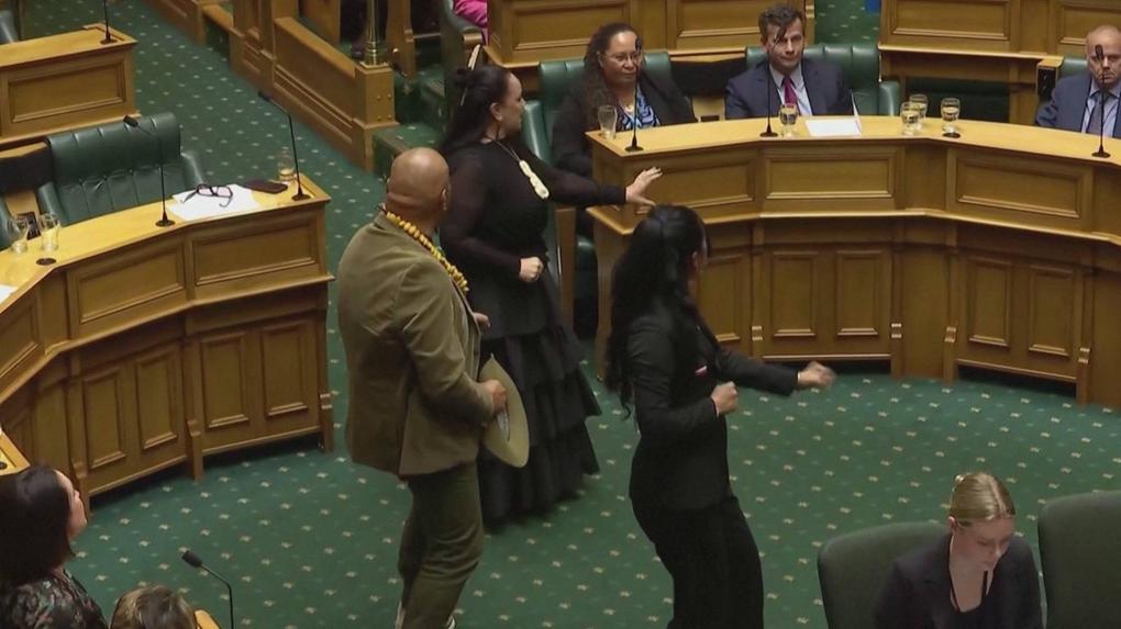 Saiba o que é 'haka', dança que deputados maoris fizeram em protesto na Nova Zelândia - Mundo