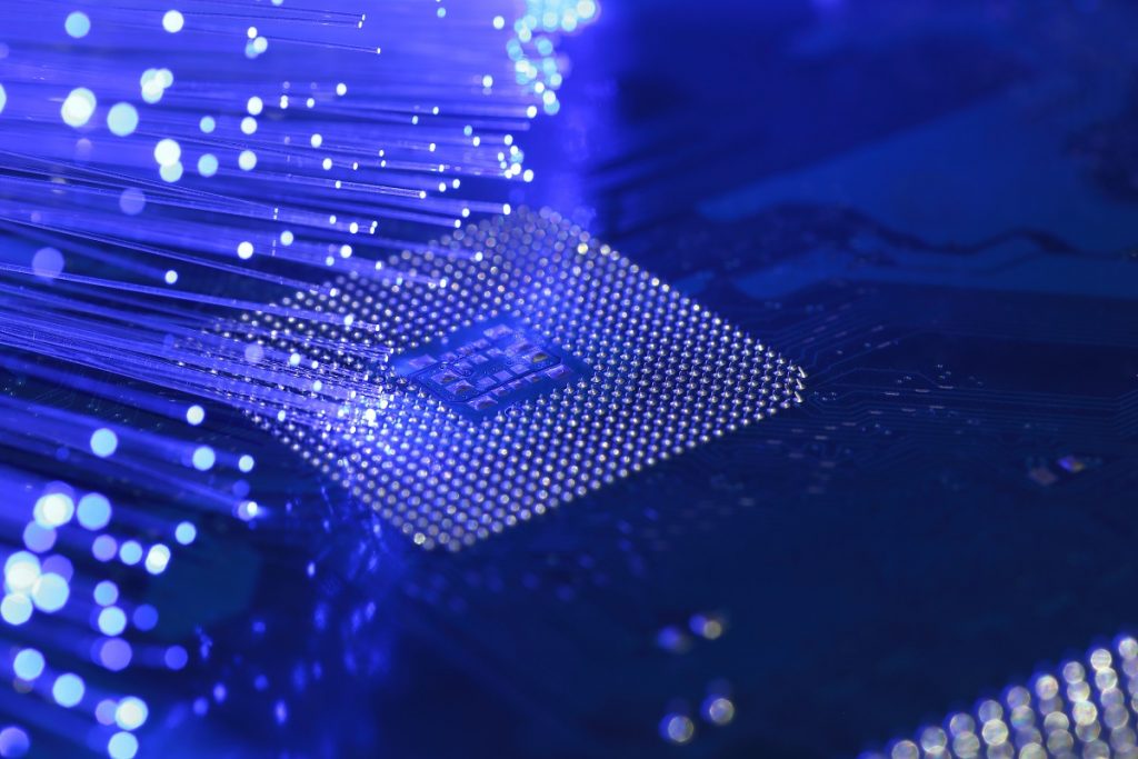 Startup fabrica chips analógicos que podem revolucionar mercado de IA
