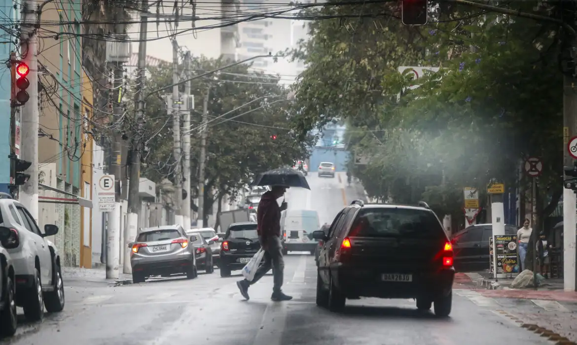 Sudeste pode ter chuvas intensas e calorão segue no Norte do país; veja a previsão