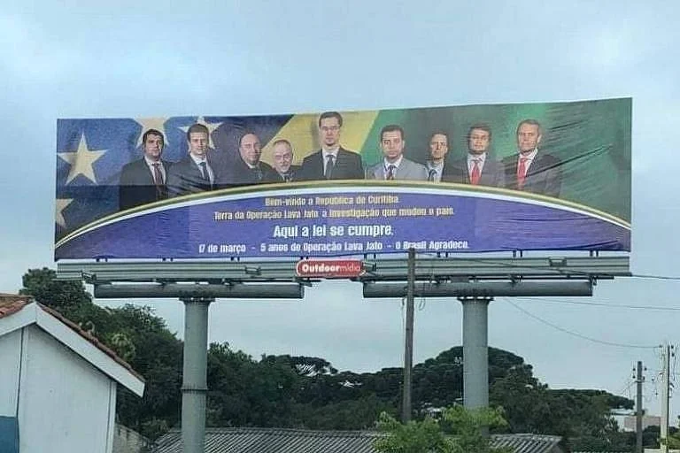 TRF-4 mantém procurador que pagou outdoor da Lava Jato