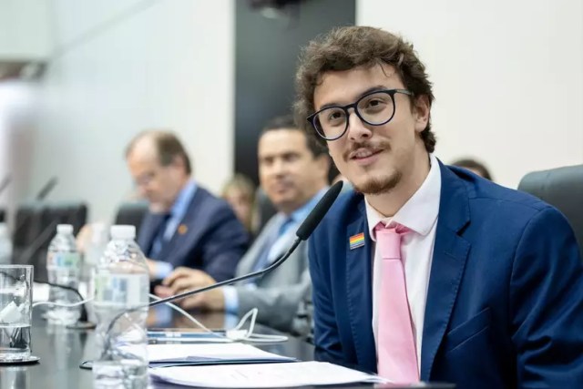 Tarcísio quer alunos voltados ao agro e veta PL de educação climática