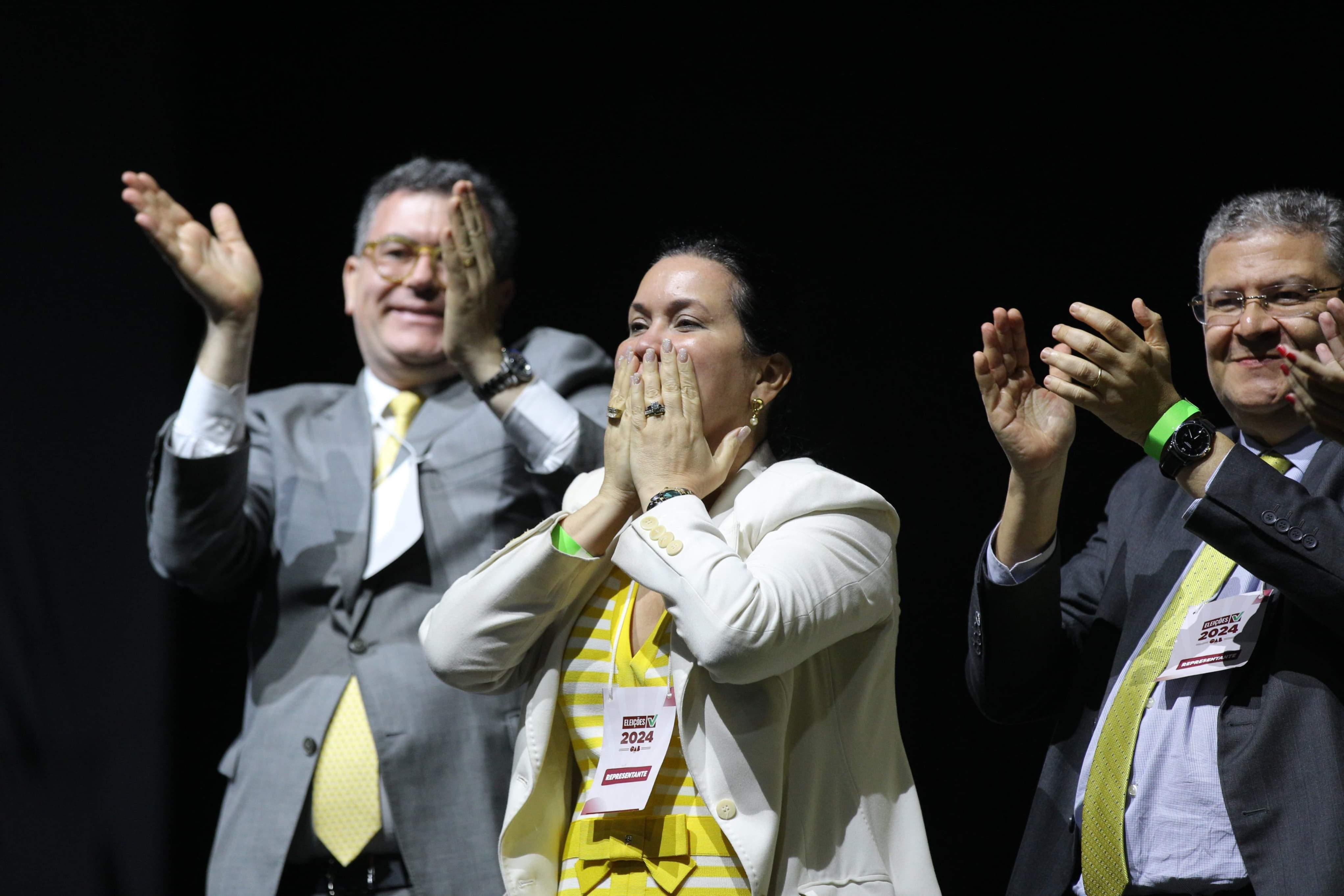 'Trabalho que eu tenho a honra de dar sequência', diz Christiane Leitão, presidente eleita da OAB-CE - PontoPoder