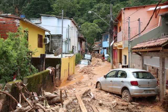 Urbanização em área de risco para deslizamento triplica no Brasil