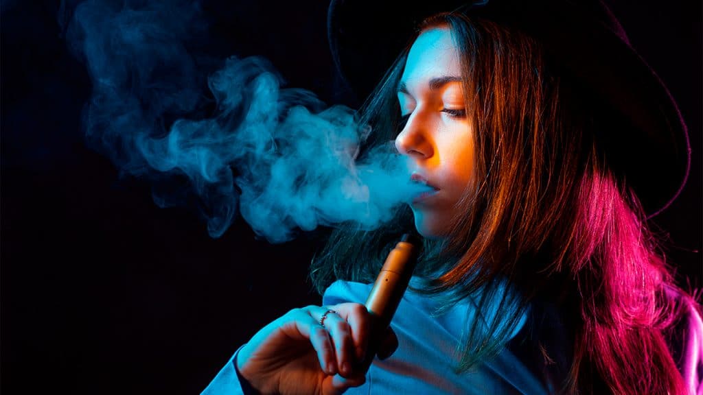 Uso de cigarro eletrônico prejudica função vascular, revela estudo