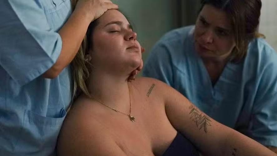 Viih Tube é internada na UTI três dias após o nascimento do segundo filho com Eliezer - Zoeira