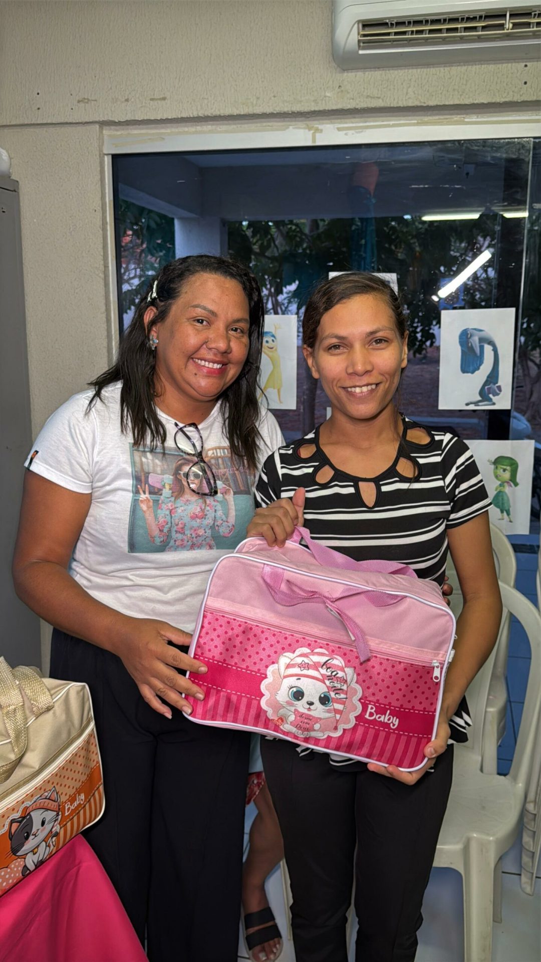 Quixadá: Gestantes recebem Kit Bebê com bolsa, fraldas e itens de higiene para seus filhos