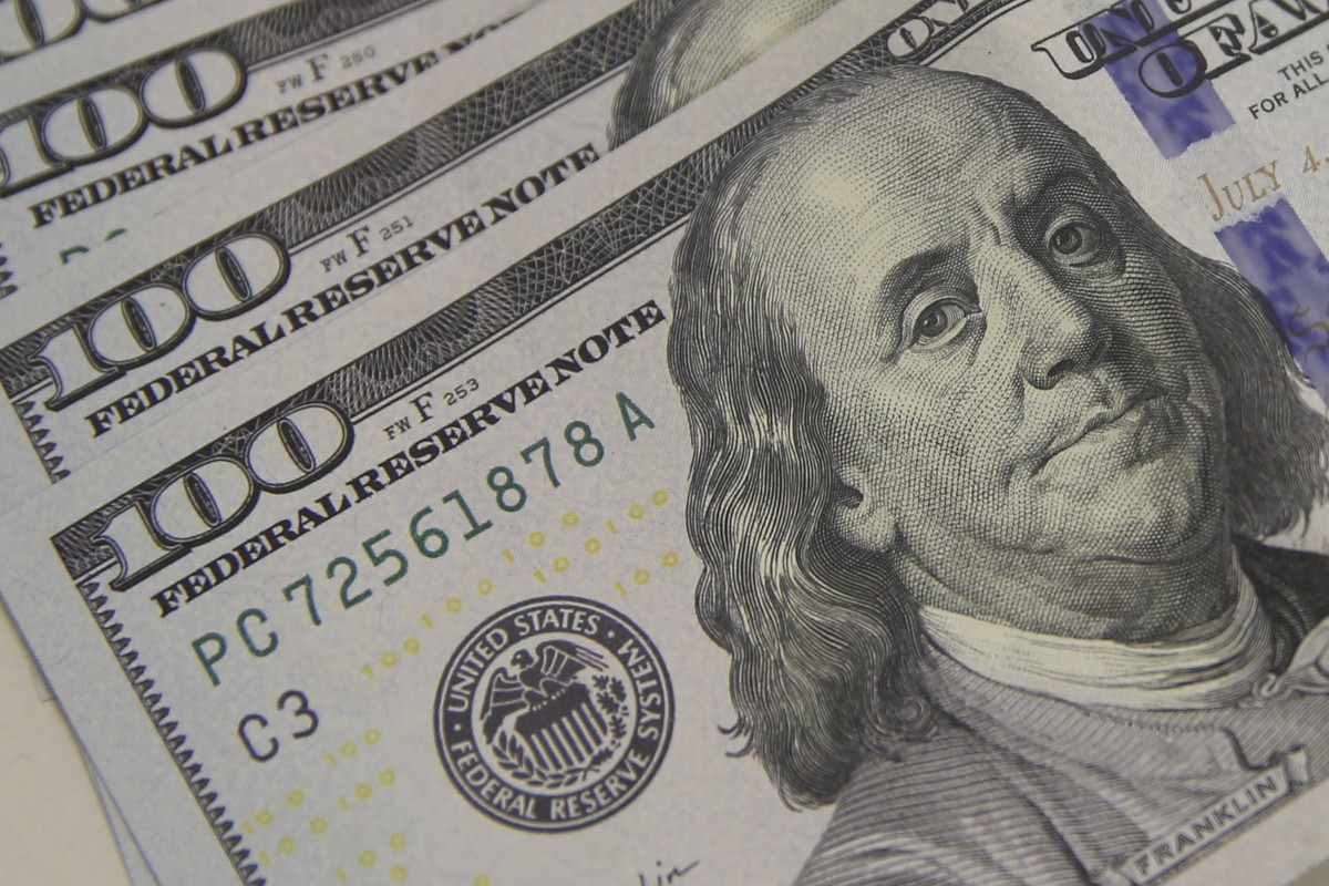Dólar fecha o dia cotado a R$ 5,98 após anúncio de corte de gastos | Economia