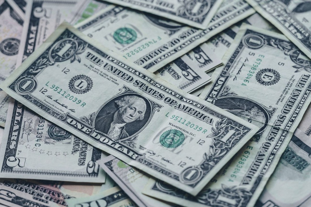 Dólar fecha a R$ 5,91 e bate recorde histórico