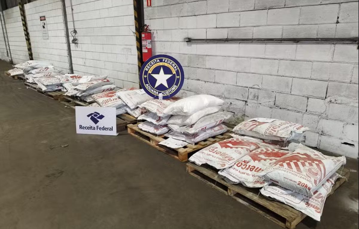 Receita Federal apreende 1 tonelada de cocaína no Porto de Itaguaí (RJ); PF investiga origem da droga | Rio de Janeiro