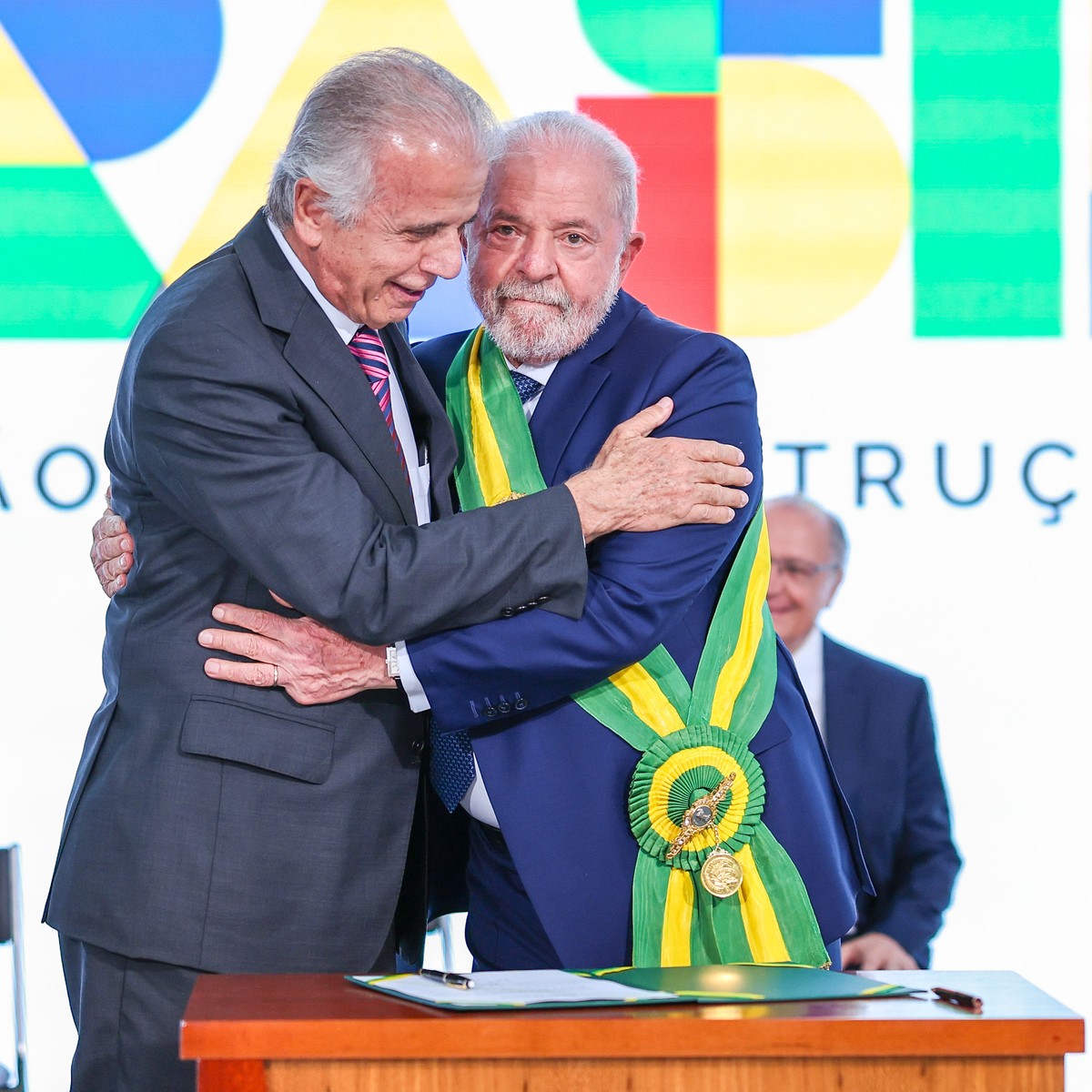 Lula discute aposentadoria de militares com Múcio e Forças Armadas | Política