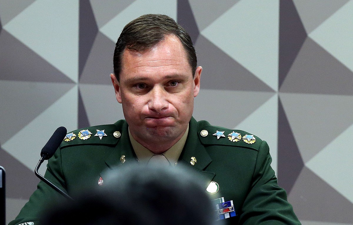 Polícia Federal convoca Mauro Cid a depor após descobrir novos elementos de prova | Política