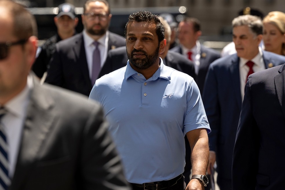 Trump escolhe Patel, crítico legalista do 'Estado Profundo', para chefiar o FBI | Mundo