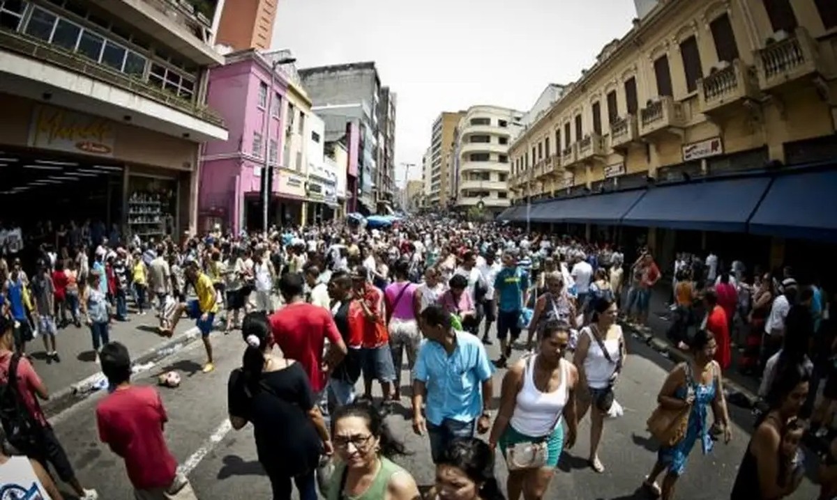 Taxa de desemprego no Brasil é de 6,2% no trimestre até outubro, menor no país em 13 anos | Economia