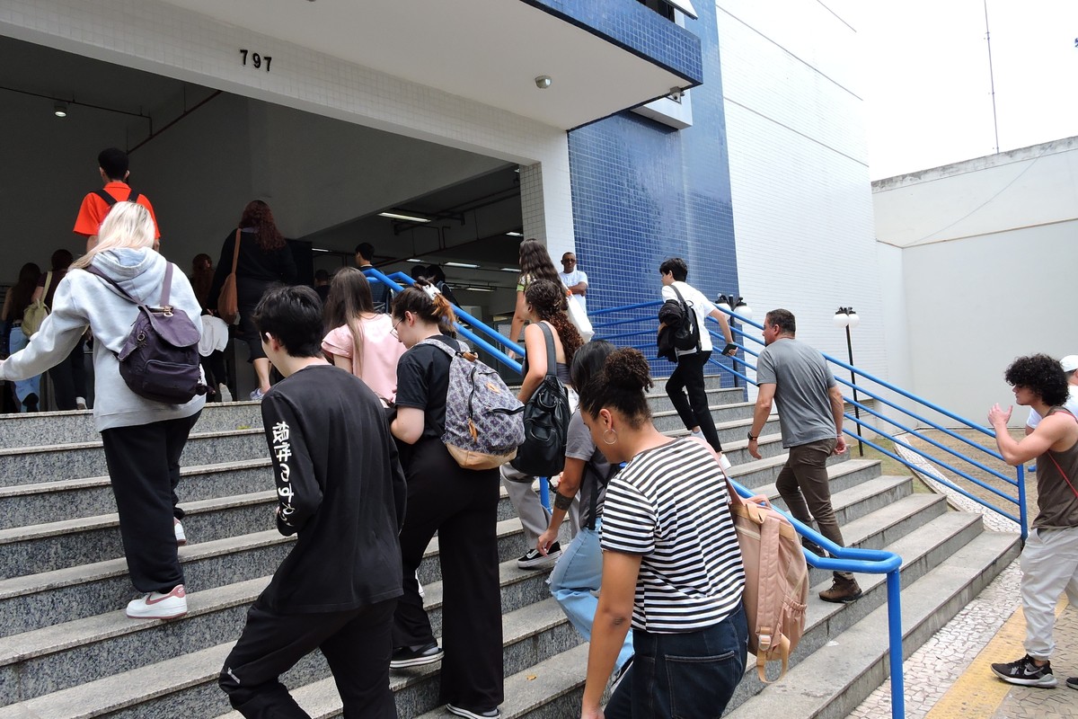 Estudantes realizam vestibular da Fuvest neste domingo | São Paulo