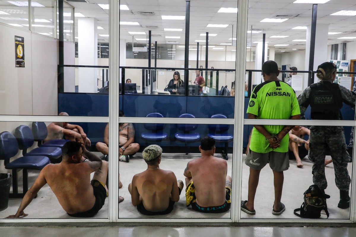 Justiça determina soltura de 10 torcedores do Peñarol suspeitos de envolvimento em briga no Rio | Rio de Janeiro