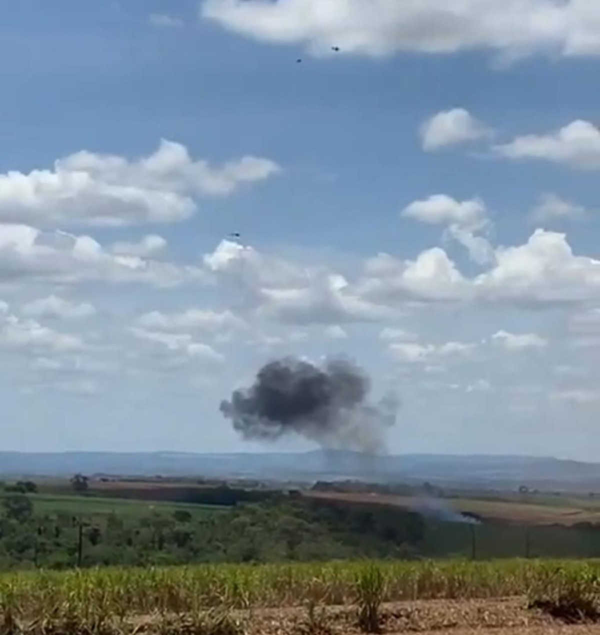 Duas aeronaves da FAB colidem durante treinamento de cadetes em Pirassununga (SP)