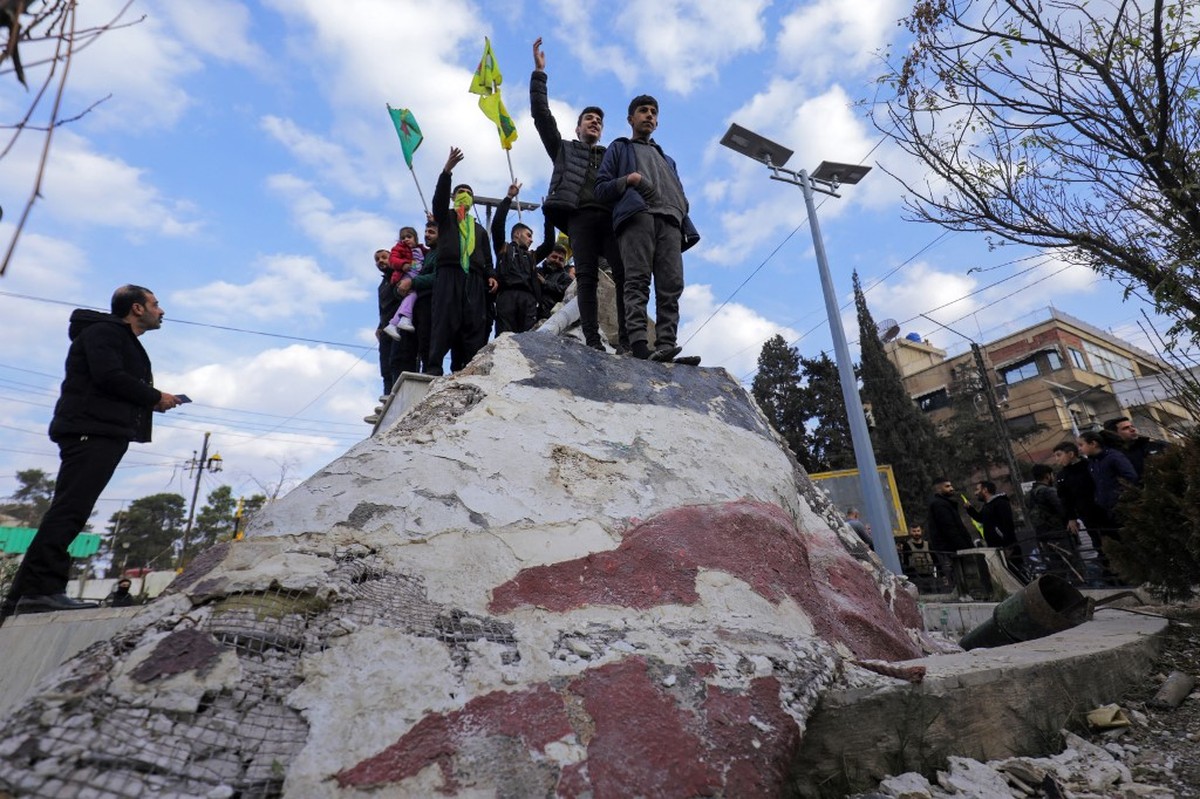 Forças rebeldes anunciam fuga de Bashar al-Assad de Damasco | Mundo