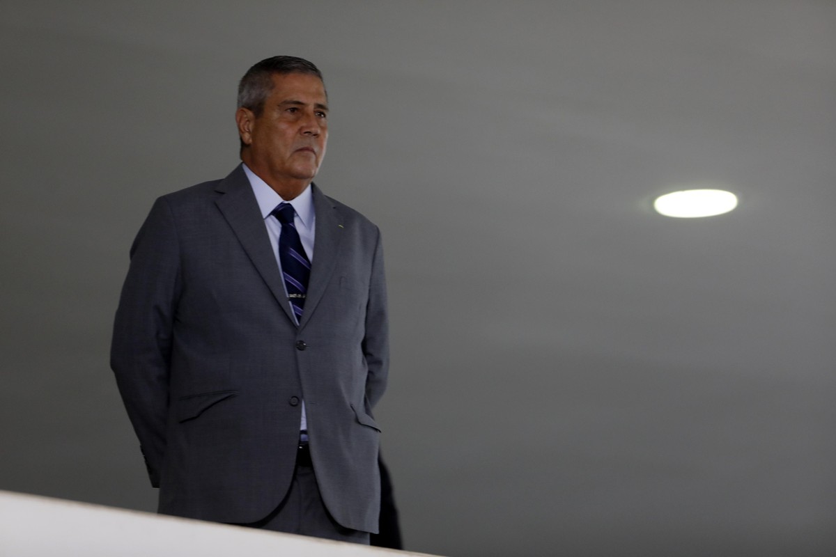 PF investiga se Braga Netto financiou celulares usados em plano para matar Lula, Alckmin e Moraes | Política