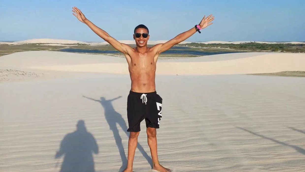 Adolescente morto em Jericoacoara fez gesto de facção sem saber, diz pai