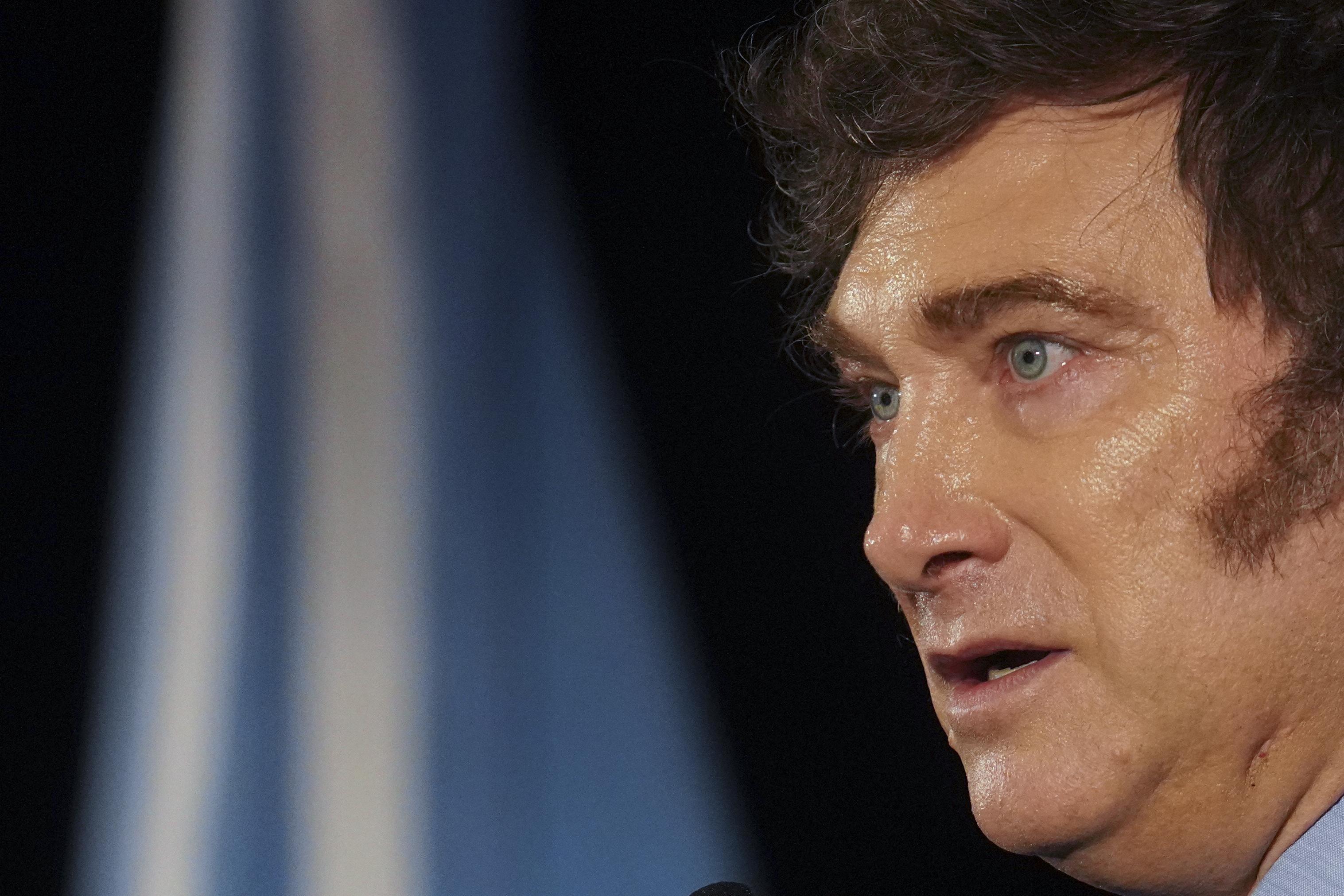 Argentina avança com medidas para acelerar dolarização