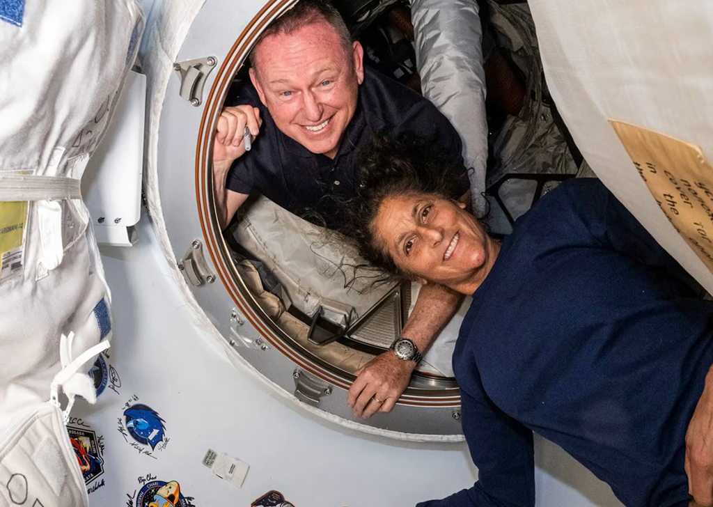 Astronautas “presos no espaço” têm retorno adiado...