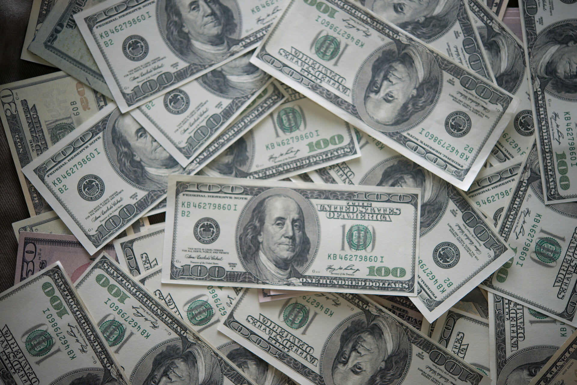 Banco Central leiloará US$ 3 bilhões na 2ªfeira para segurar o dólar