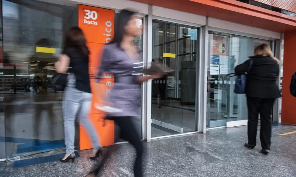 Bancos têm horários reduzidos de atendimento no fim de ano