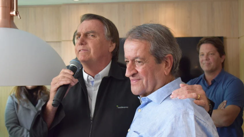 Bolsonaro pede autorização para ir à missa pela mãe de Valdemar
