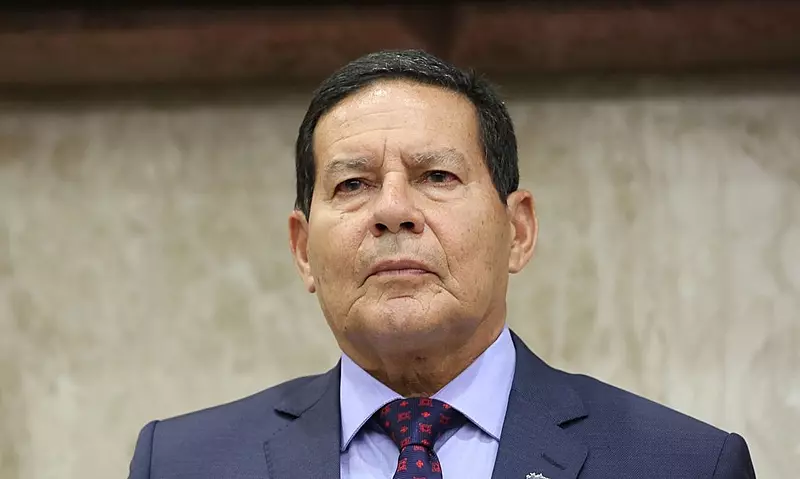 Bolsonaro questiona prisão de Braga Netto, e Mourão fala em 'atropelo das normas'