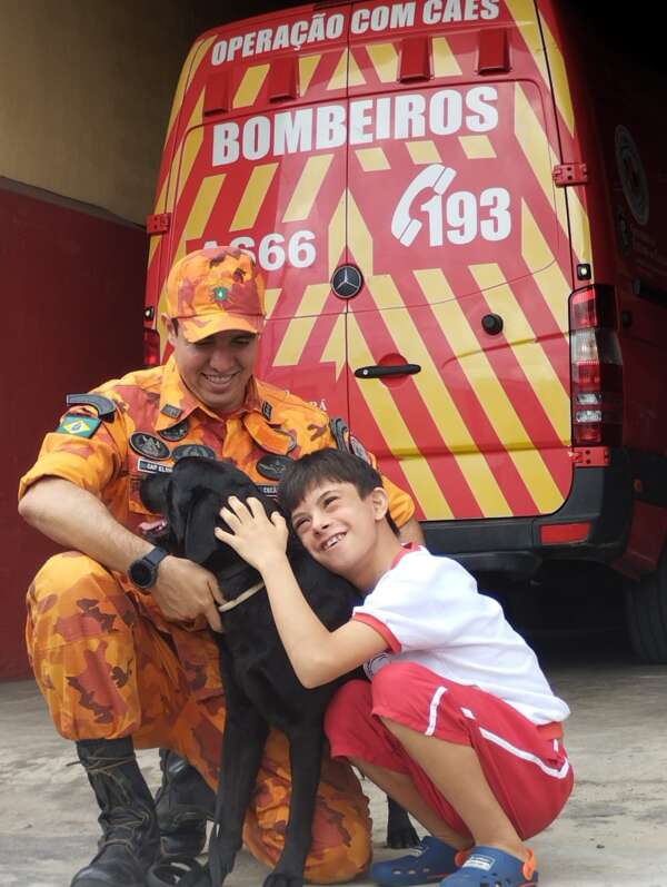 CBMCE recebe visita da PRF para troca de experiências sobre Cinoterapia