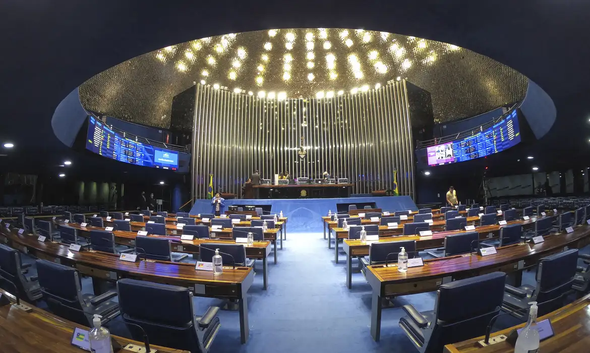 CCJ do Senado aprova custeio de habilitação para pessoa de baixa renda