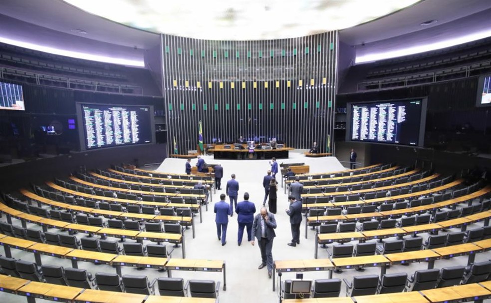 Câmara encerra sessão sem votar requerimentos de urgência ao pacote de ajuste fiscal | Política