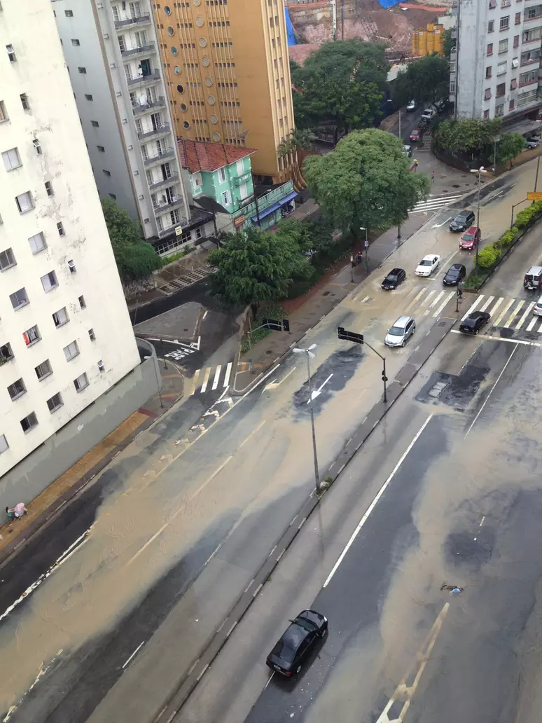 Chuva causa alagamentos em São Paulo; moradores ficaram ilhados