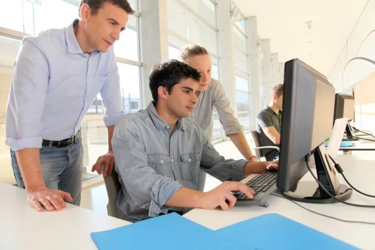 Conheça 15 cursos técnicos que possuem vagas sobrando por falta de mão de obra