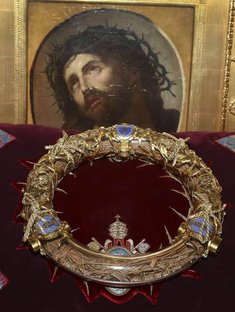 Coroa de Espinhos volta à catedral de Notre Dame após incêndio