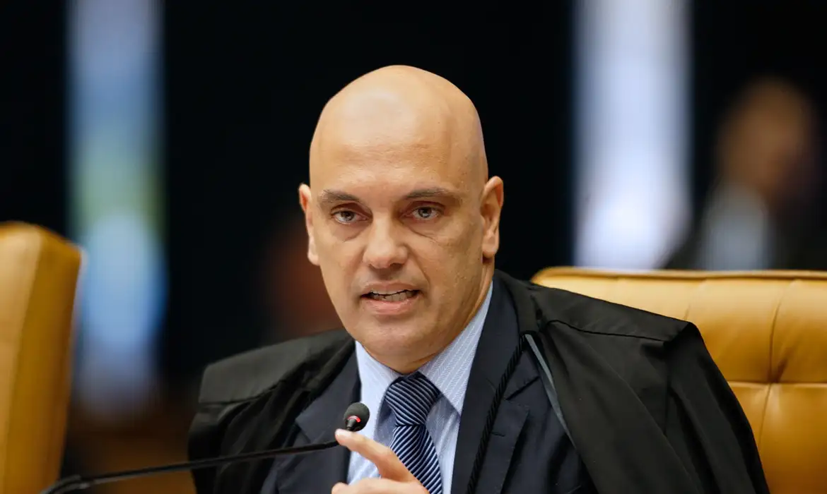 Em show de Caetano e Bethânia, Alexandre de Moraes ouve coro de 'sem anistia'