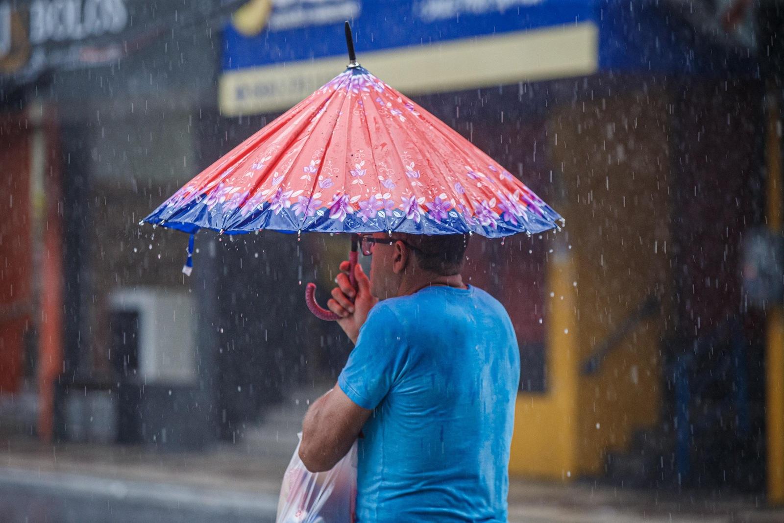 Fortaleza registra maior chuva do CE e Estado tem novo aviso de perigo potencial até sexta (6); veja - Ceará