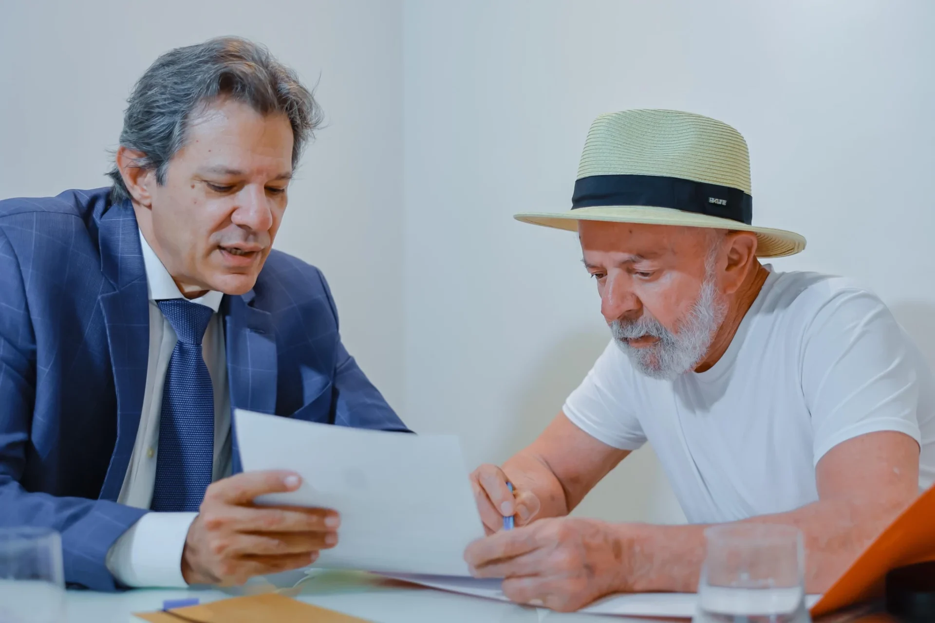 Haddad visita Lula para tratar de projetos fiscais no Congresso