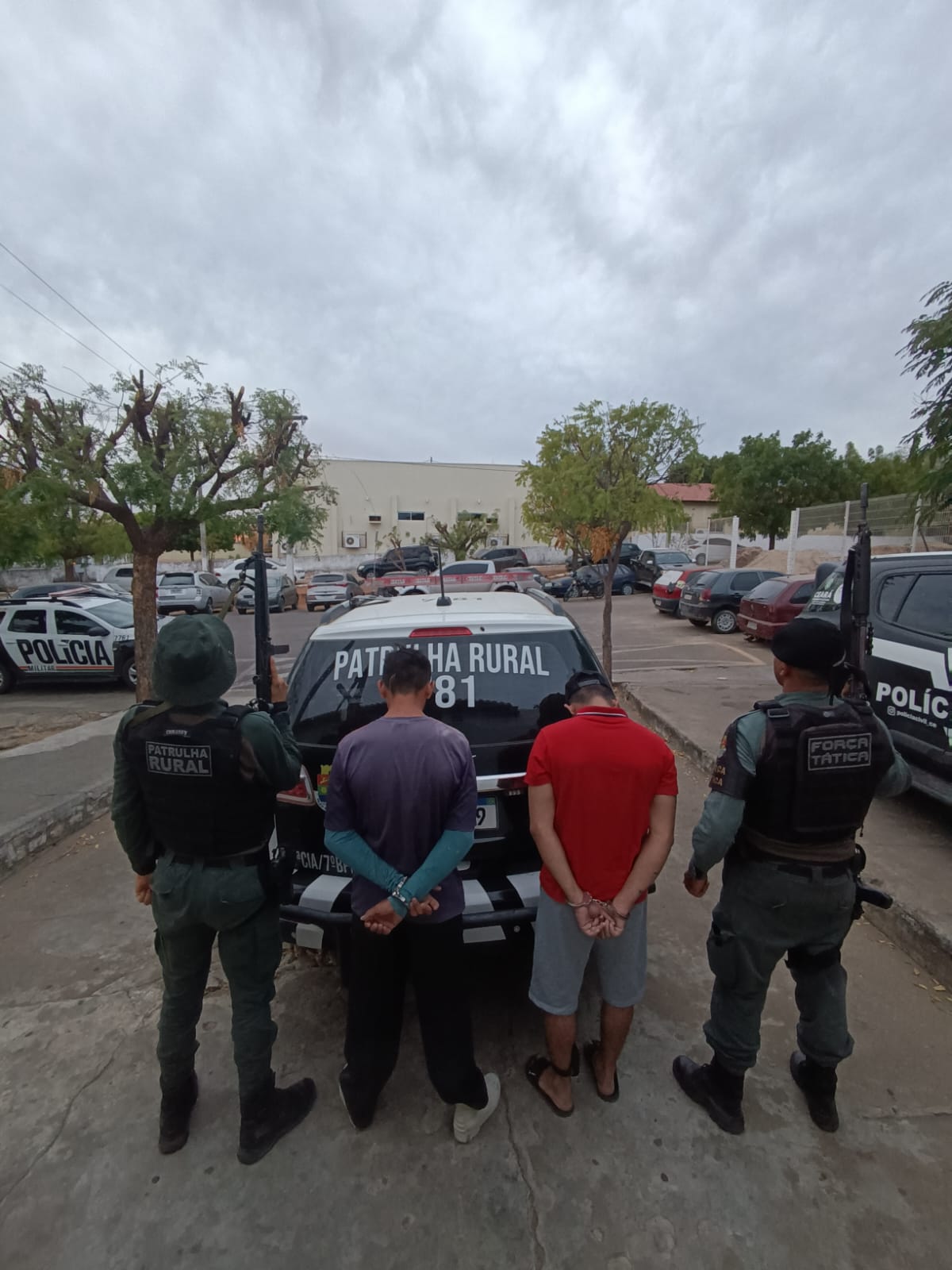 Policiais prendem suspeitos de assalto em posto de combustíveis na cidade de Crateús – Blog Tony Sales