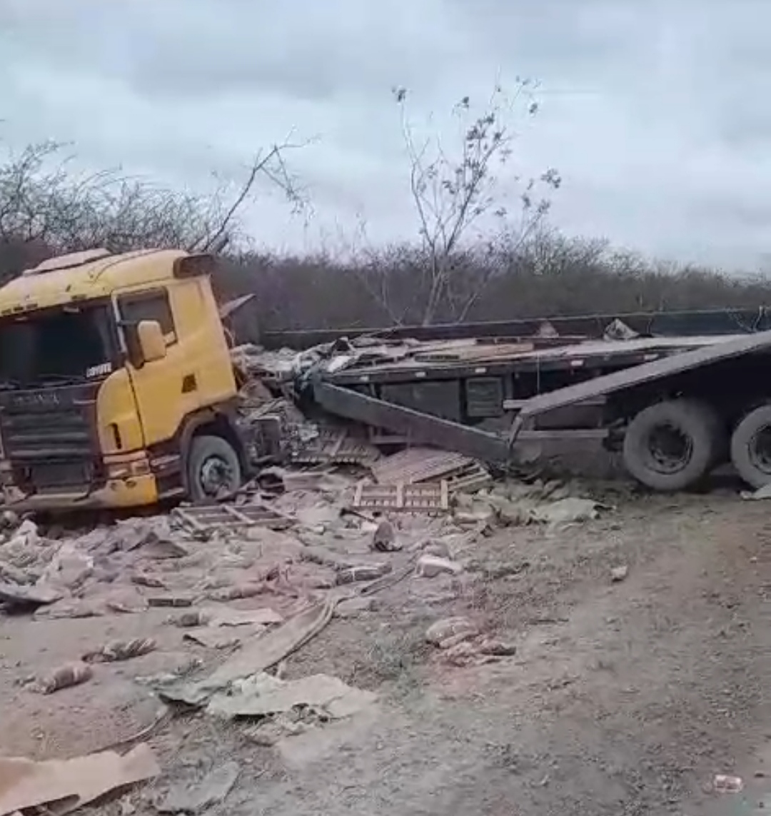 Acidente de trânsito deixa duas pessoas mortas na estrada que liga Quiterianópolis à Tauá – Blog Tony Sales