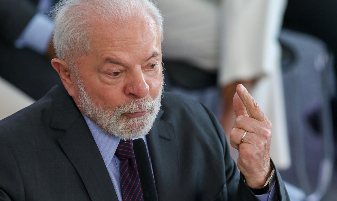 Lula segue na UTI após hemorragia, mas risco de sequelas é mínimo