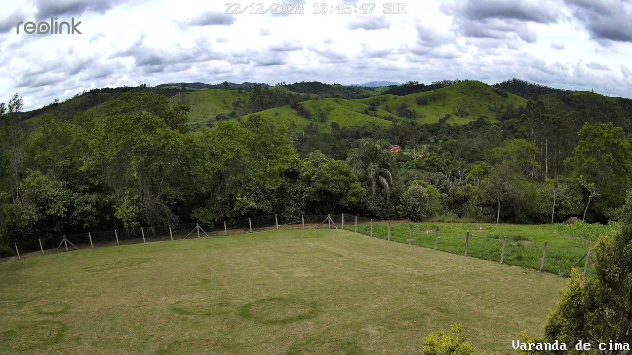 Mistério no céu: objeto voador não-identificado é flagrado por câmera de segurança