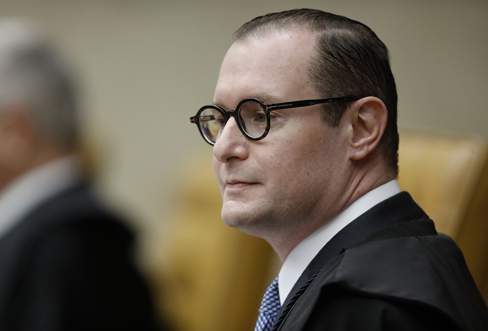 PF pede prisão de desembargador suspeito de vender sentenças e Cristiano Zanin nega | Política