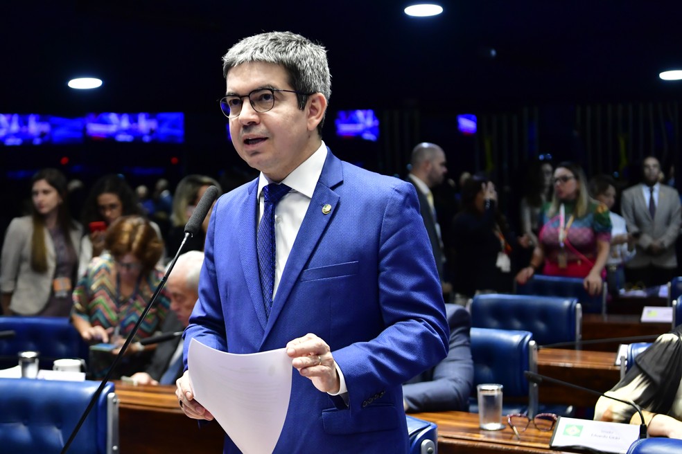 Portaria da AGU permitirá pagamento de R$ 6,4 bi em emendas, diz Randolfe | Política