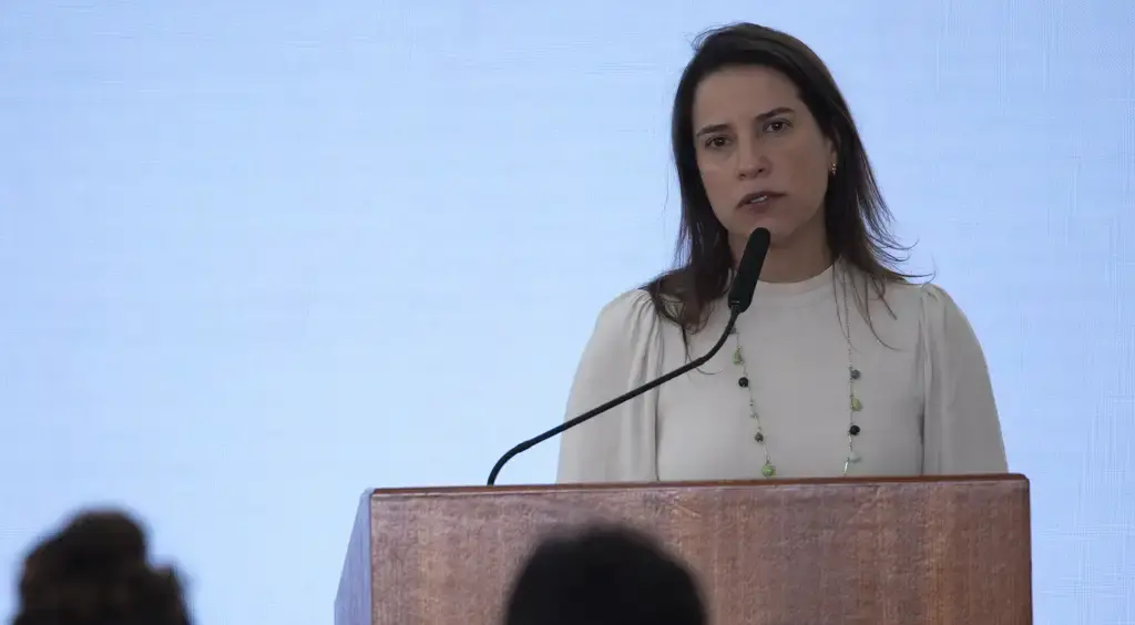 Raquel propõe aumento de 10% para secretários