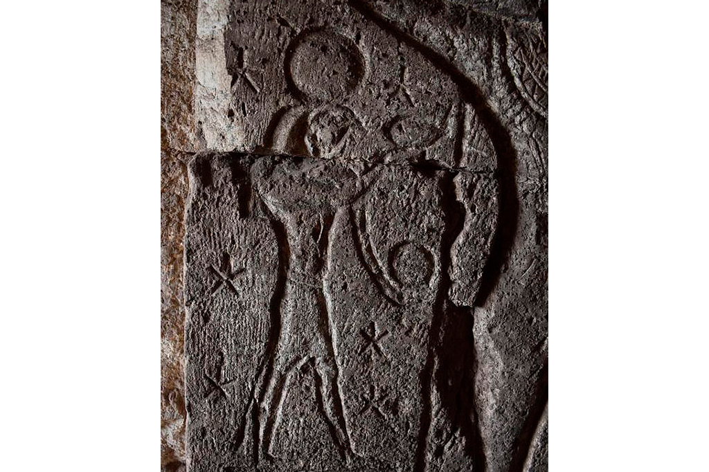 Templo egípcio de 2.100 anos é descoberto em encosta