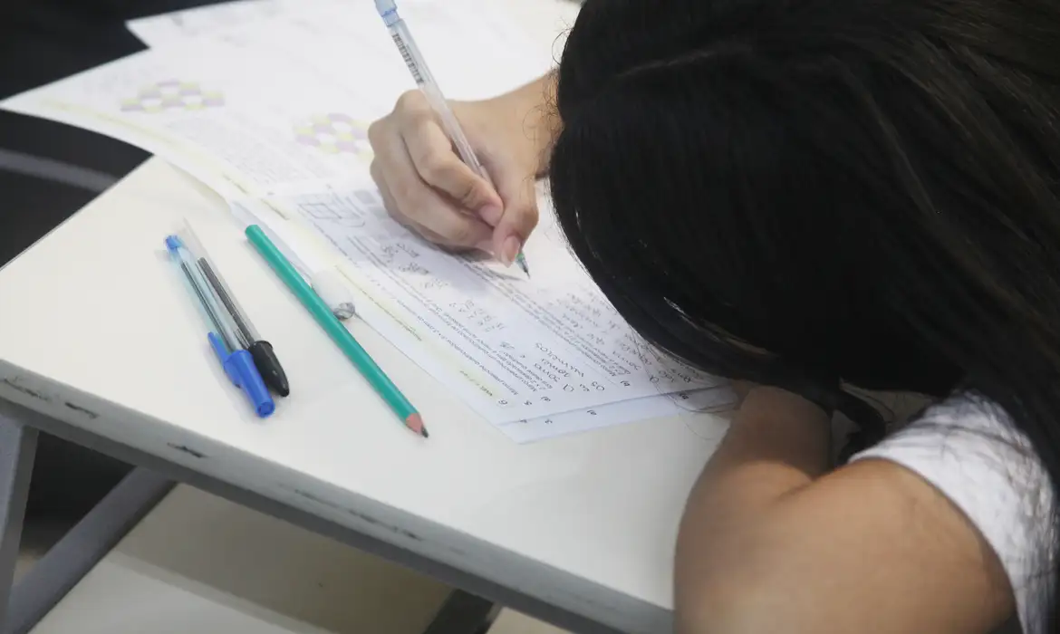 Uma a cada 3 famílias diz que filhos não aprendem o esperado na escola
